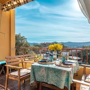  Appartement L'odyssee Provencale, Un Duplex De Charme De 2 Au Pied Du Village Medieval De Bormes-les-mimosas, Offrant Des Prestations De Gamme Et Superbe Vue Sur Le Massif Des Maures